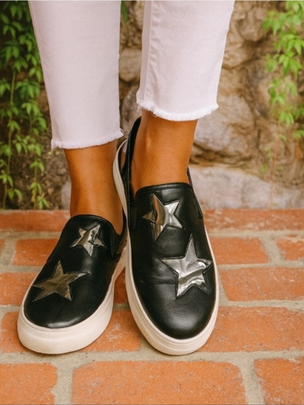 STEVEN BY STEVE MADDEN Giggy Star Slip-On Black Leather Sneakers, 10
